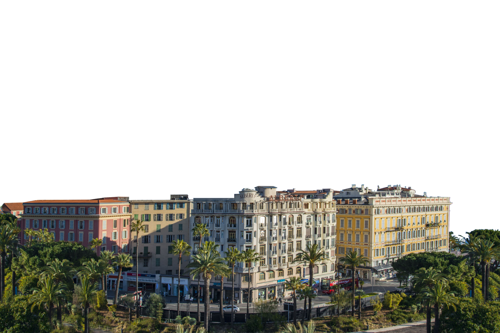 Immeubles colorés avec palmiers le long d'une avenue - Séjour Nice - Hôtel Albert 1er