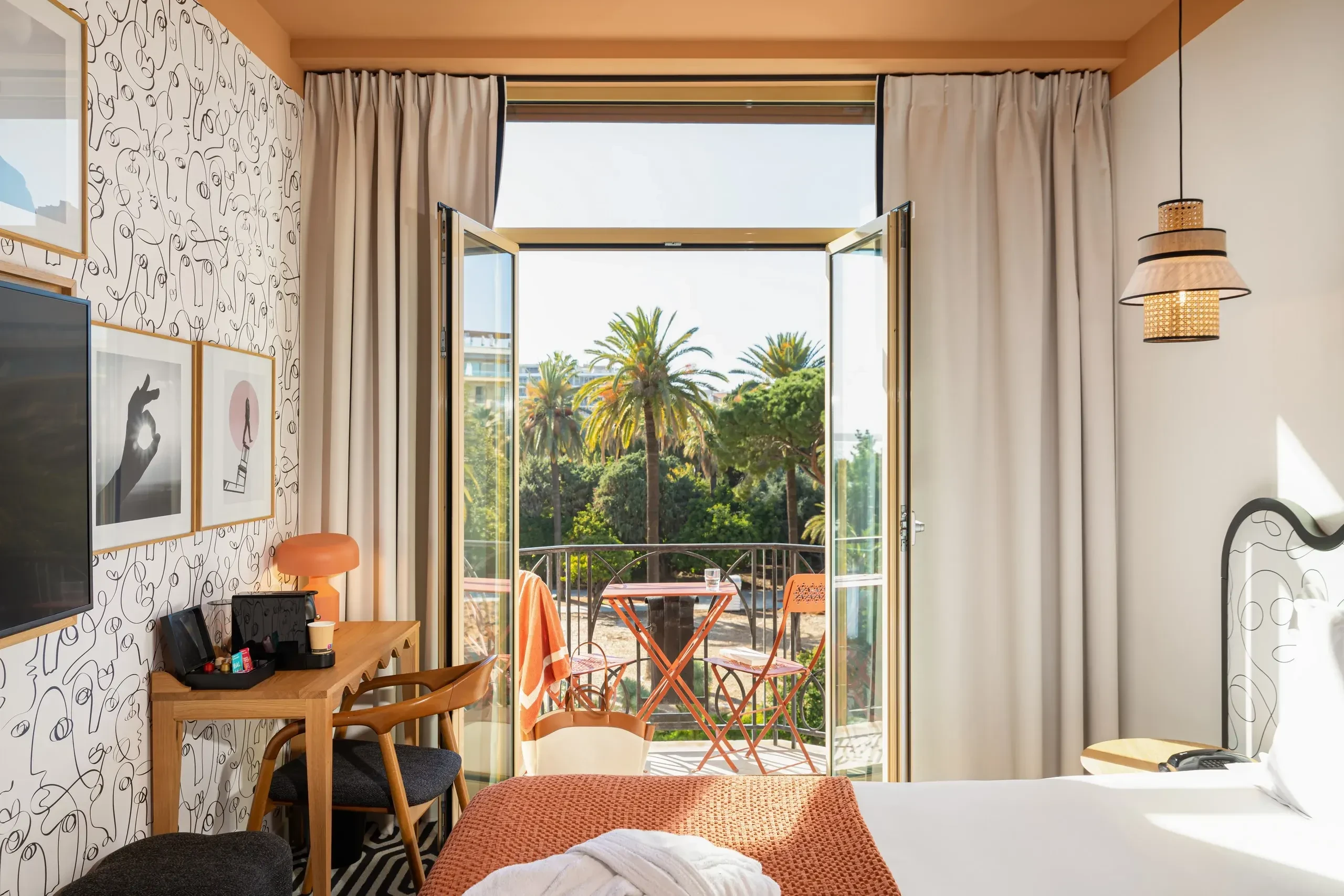 Chambre avec balcon et vue sur palmiers - Hôtel design Nice - Hôtel Albert 1er