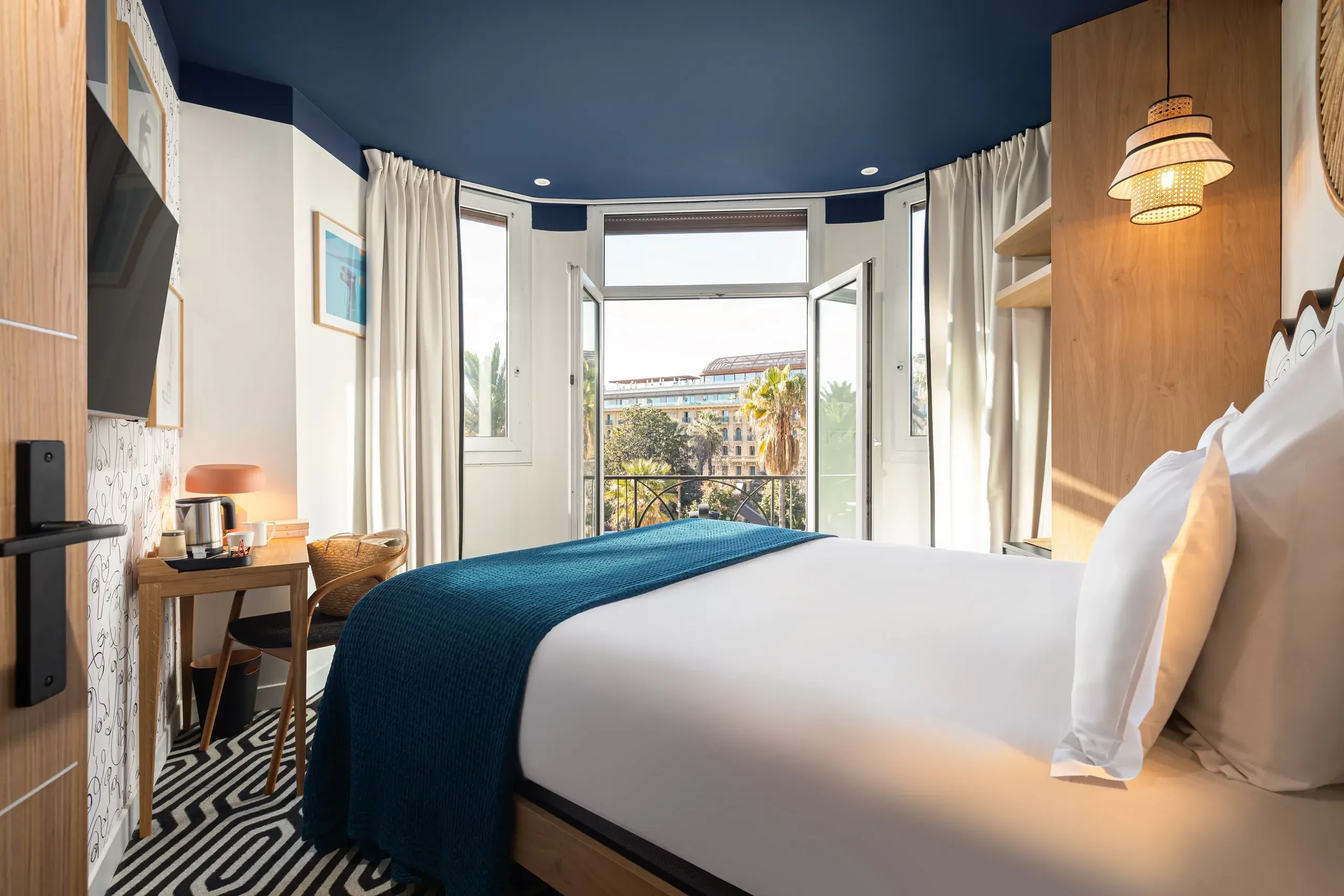 Chambre d'hôtel lumineuse avec vue sur jardin - Hôtel design Nice - Hôtel Albert 1er